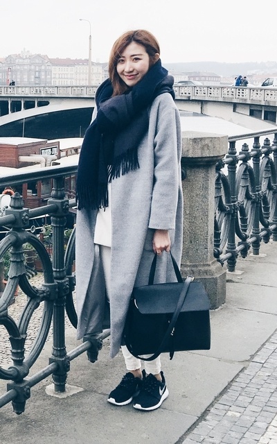 Travel Outfit in Prague iv