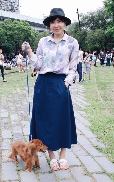 穿著衣櫃裡唯一的花去野餐