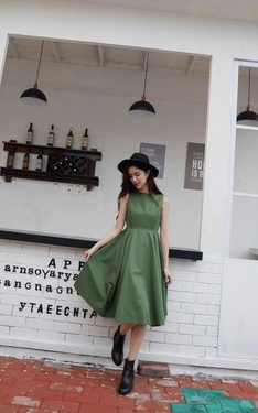 時尚穿搭：綠色傘裙長洋 