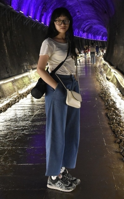 白色襯托丹寧藍