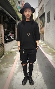 黑色延伸