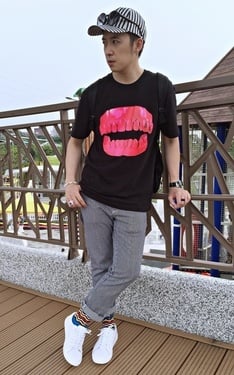 夏天就是暈到連POSE都沒力氣想