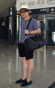 夏日小旅行.戴著海軍藍出發