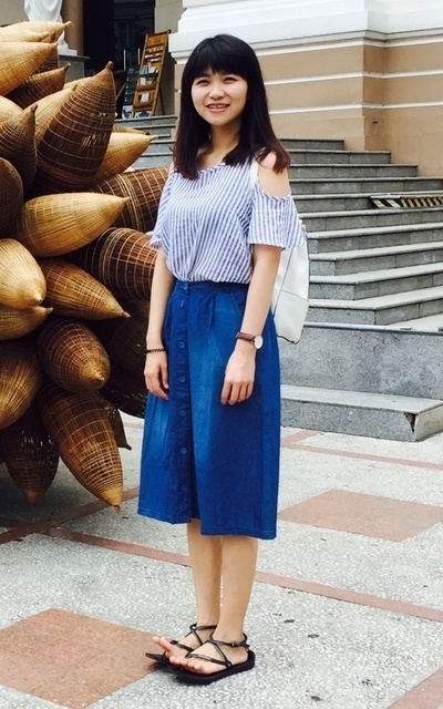 條紋和單寧中裙
