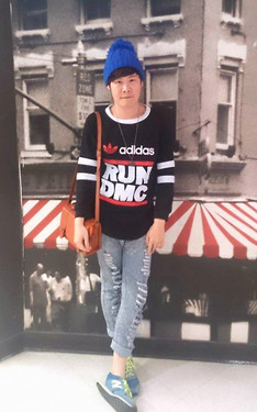 穿Adidas，吃Fridays！