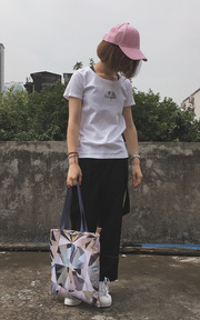 女孩喜欢粉