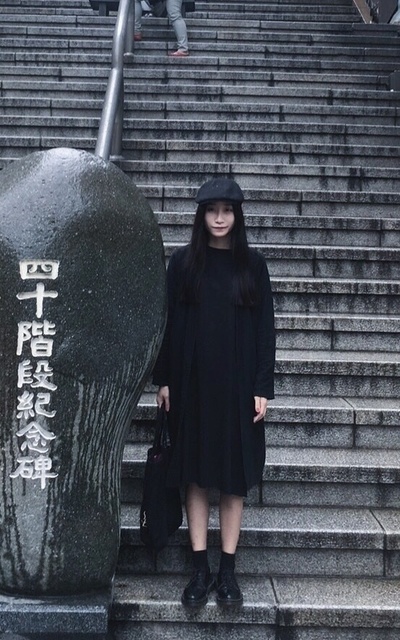 韓國釜山遊黑色系列風格穿搭之淋雨拍照