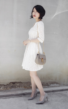 時尚穿搭：白色小洋裝