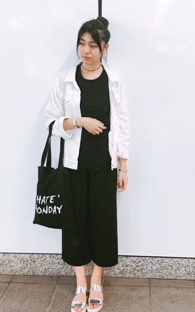 黑白。