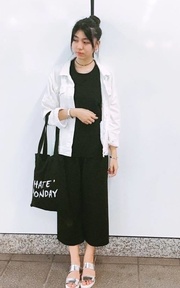 黑白。