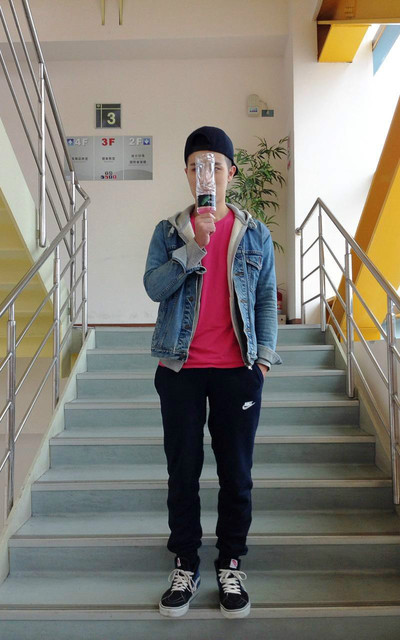 運動裝沒梗（我很愛NIKE跟VANS)