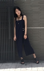 深藍色