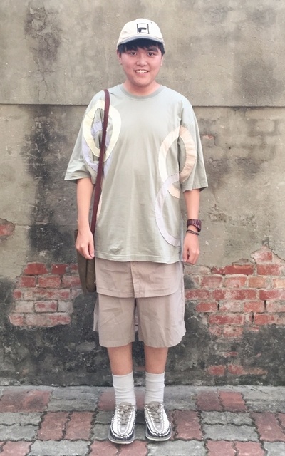 淺色可抵擋太陽吧～