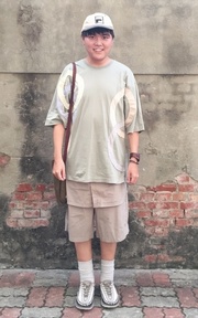 淺色可抵擋太陽吧～