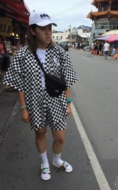 黑白跳格子