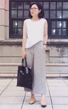 時尚穿搭：簡單黑灰白色系，搭出隨性風格