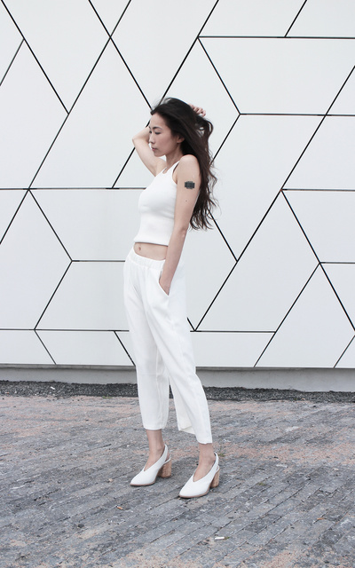 All white everything. 全白