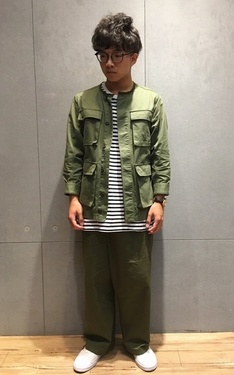 軍綠寬鬆穿搭