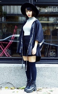 黑色初秋