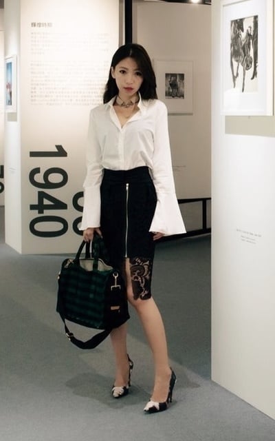 提Prada包的惡魔主編風穿搭，潮拜VOGUE預見攝影展
