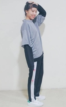 魯蛇自己摸頭