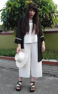 時尚穿搭：穿著黑白過彩色人生