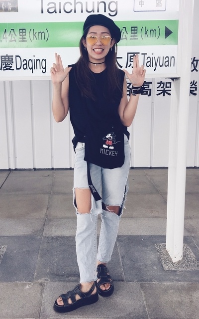 隨性出門的帥氣女子