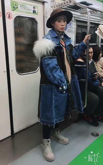 牛仔女