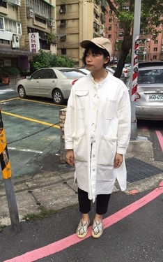 唉呀，口袋放太多東西了