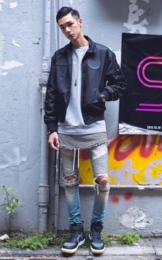 怕著涼的街頭男子