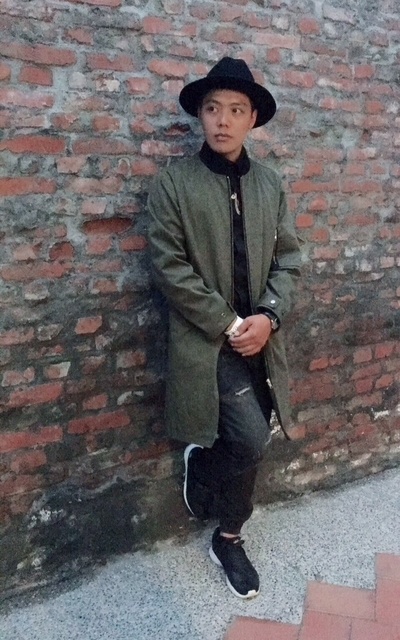 黑中帶綠