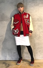 棒球外套女孩兒