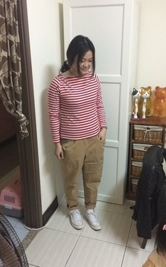 駝色搭配紅色條紋