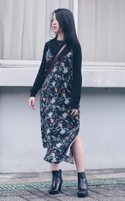 BLACK WITH FLORA