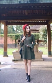 穿搭：俢身的魚尾裙+紅色貝蕾帽   迎接聖誕節的氣息