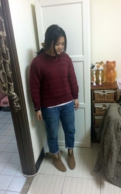 100元的酒紅色毛衣