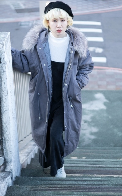 GRAY、black、white