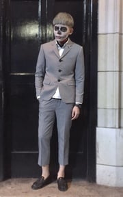 #green #zombieboy #grey #suit #and #tie #formal #throwback #tailoredsuit #tailored #rickgenest #zombie。