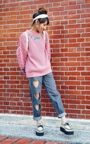 Oversize 刺繡毛衣慵懶風