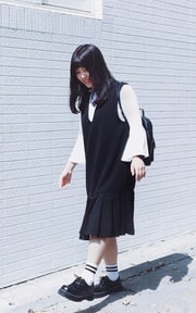 染了黑髮衣服也要配合一下