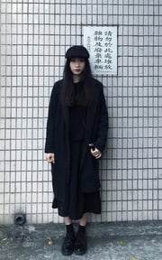 黑色隨意層次穿搭