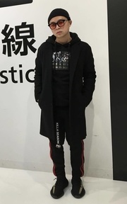 在機場一定要假裝明星