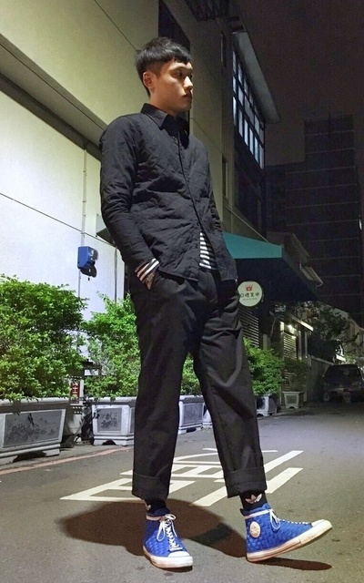 黑黑黑白