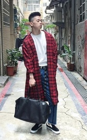 復古的巷弄 衝突的塗鴉