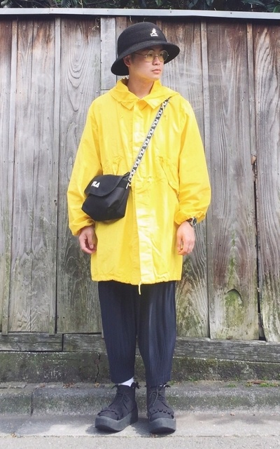 黃色的