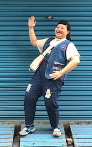 又是藍藍的