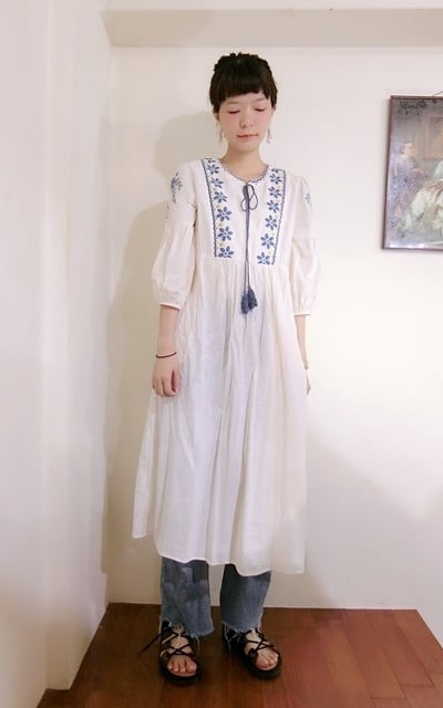 大人感刺繡洋裝
