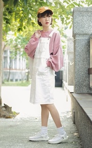white & pink 