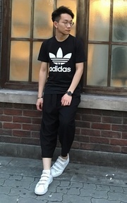 就是 愛  adidas.
