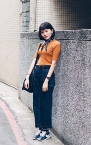 0601    駝 X 領巾